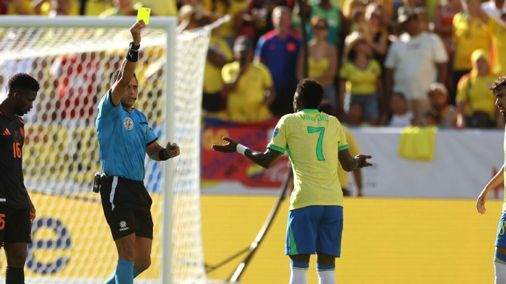 Copa América: Brazil boss slams ref for booking Vinícius Jr.