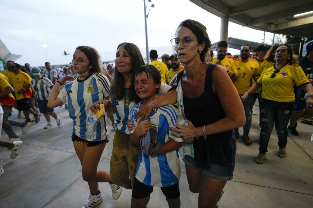 Copa América final chaos: Argentina-Colombia delayed, fans stuck outside after gates breached and closed