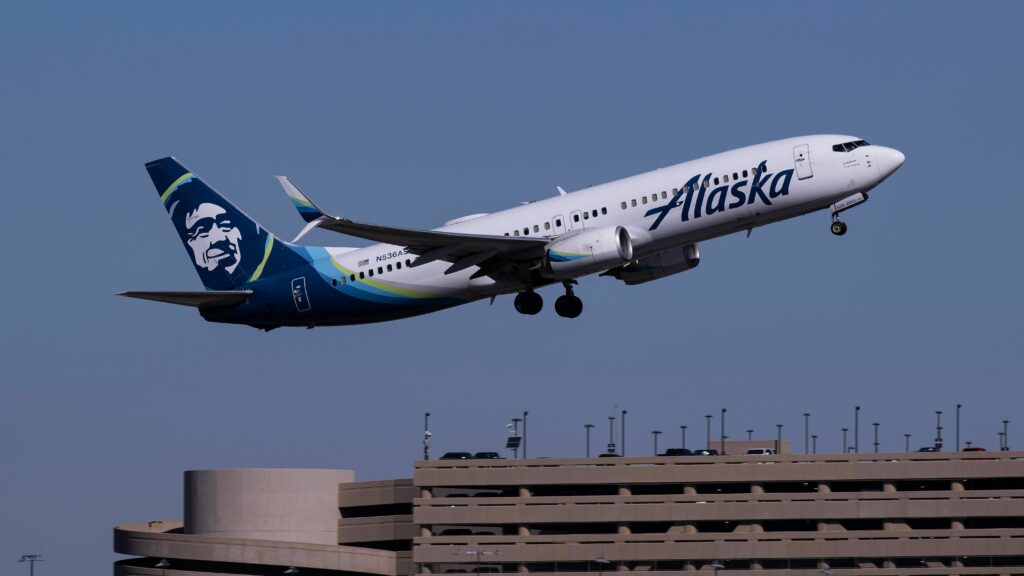 Analyzing Alaska Airlines' Anchorage-Los Angeles Dominance