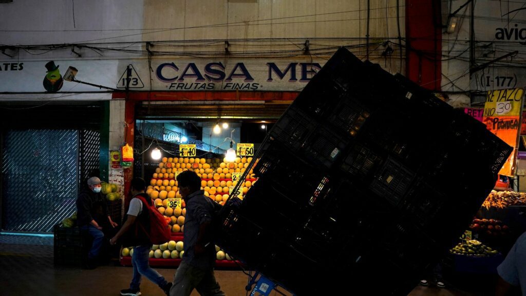 Analysts shocked as Mexico's central bank clocks rise in inflation and cuts interest rates