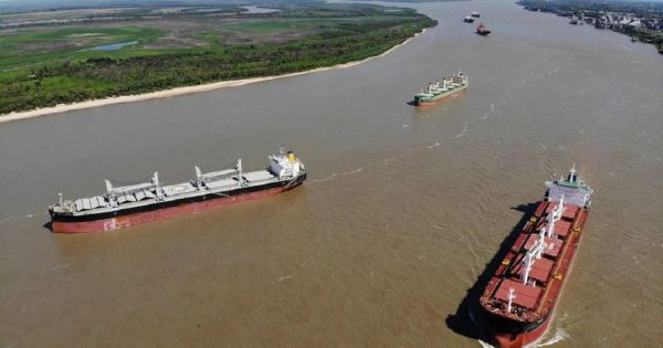 Argentina decrees 63% hike on Paraná-Paraguay Waterway tolls — MercoPress