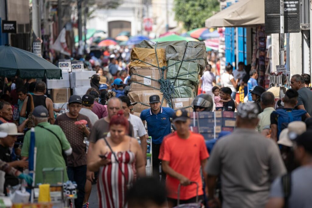 Peru Cuts Interest Rates to Lowest Level in Latin America