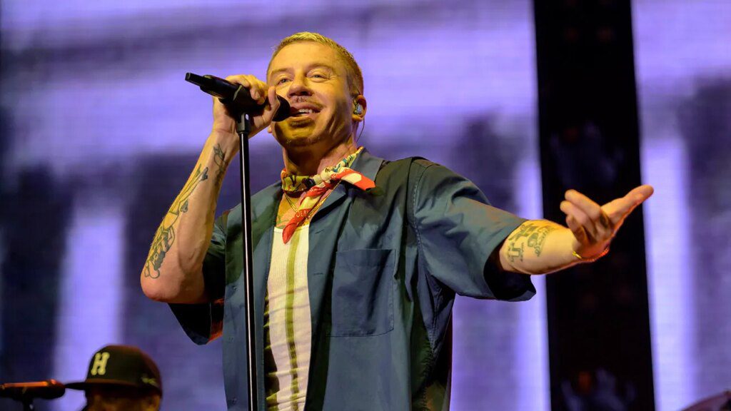 Macklemore tells Seattle crowd 'f--- America' at concert donating to UNRWA