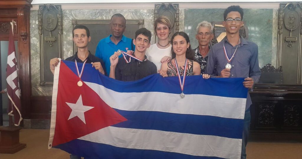 Cuban Students Excel with Three Golds and a Silver at Ibero-American Biology Olympiad