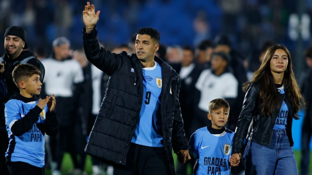 Luis Suarez Bids Emotional Farewell To Uruguay Fans After Final International Game