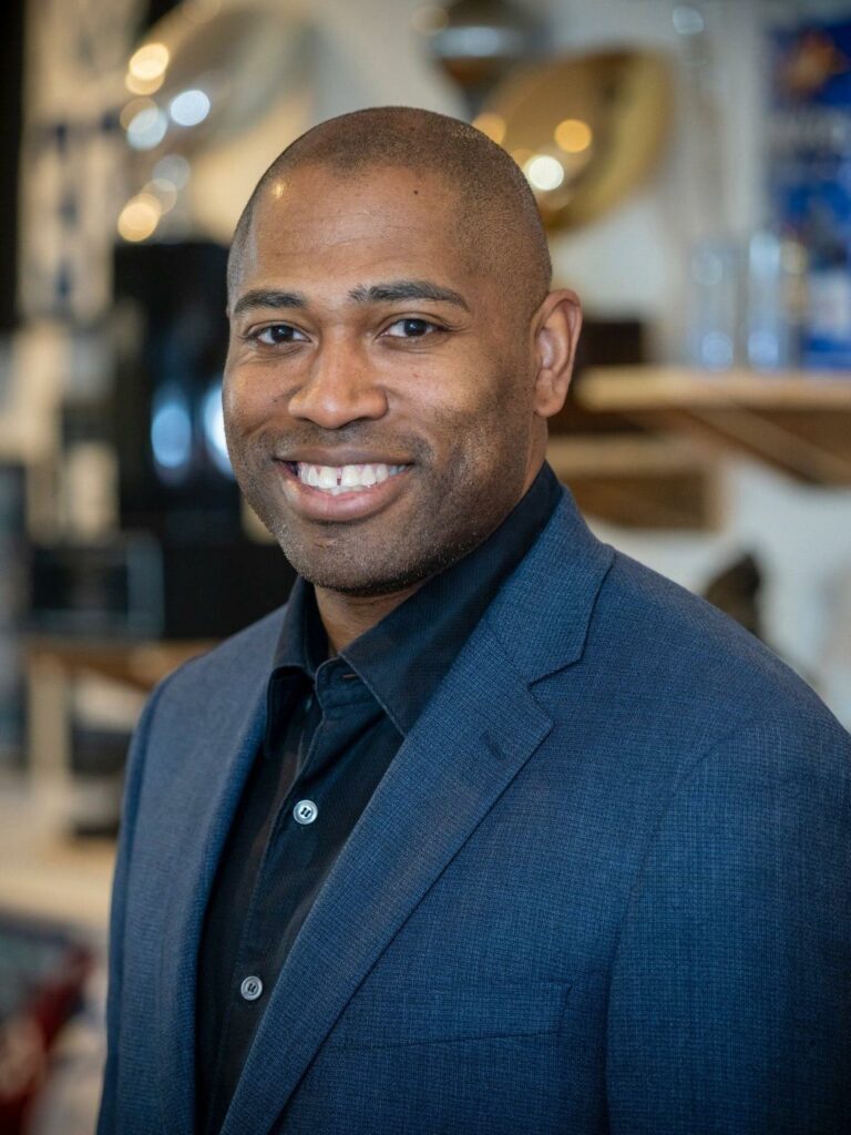 Shaun Alexander named grand marshal for University of Alabama homecoming parade