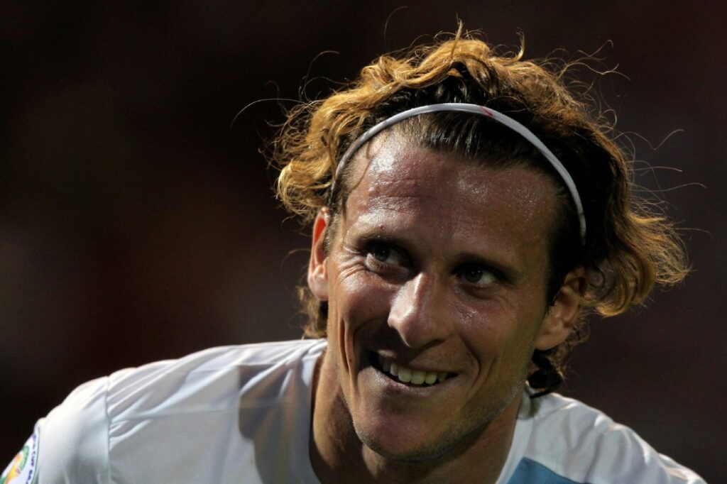 Former Uruguay soccer star Forlan to make pro tennis debut at age 45