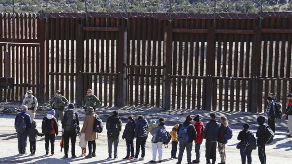 Number of Chinese migrants at US-Mexico border drops to lowest count of the year