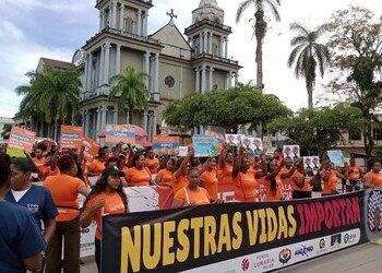 Imagen principal: Marcha pacífica en la ciudad de Quibdó por el día internacional de la eliminación de la violencia contra las mujeres. Crédito: SweFOR Colombia