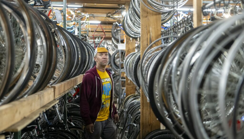 Working Bikes fixes Chicago's broken bicycles to donate to developing countries