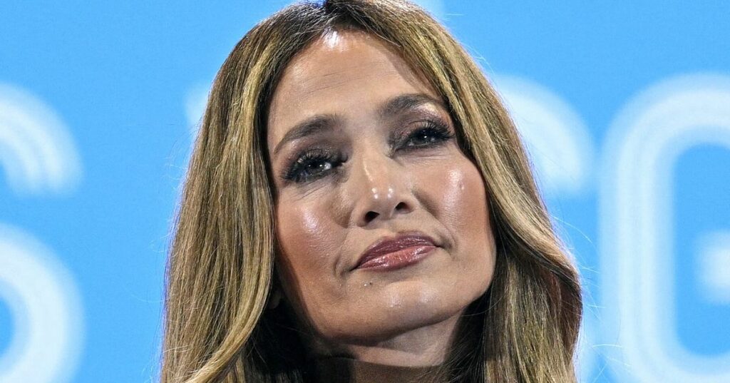 Jennifer Lopez Gives Searing Message To Donald Trump