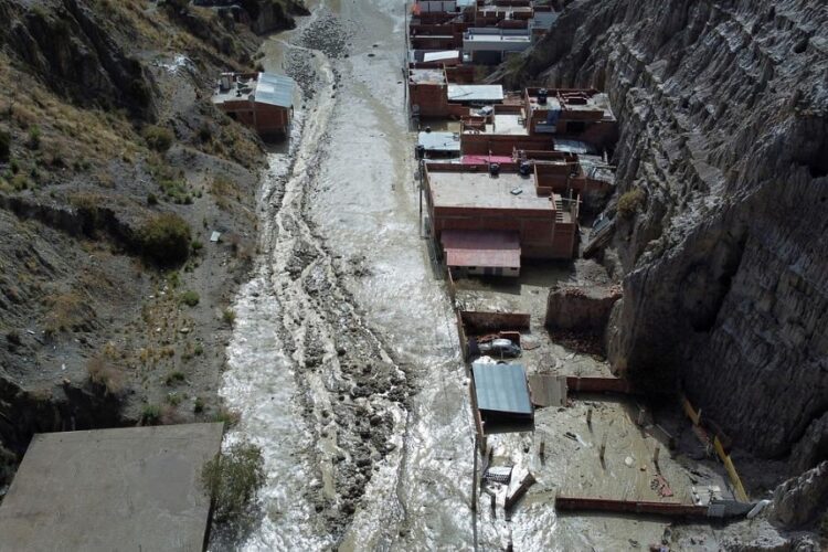 Bolivia’s heavy rain causes river to flood homes near La Paz