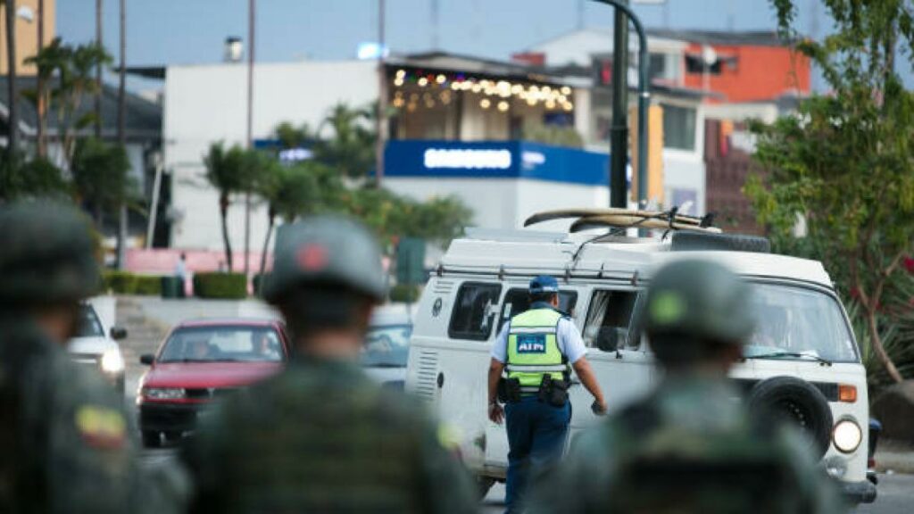 Hallan cuatro cuerpos torturados, decapitados y quemados entre fincas agrícolas en Ecuador