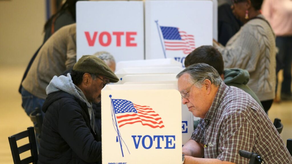 How late are polls open in Oklahoma? When are votes counted?