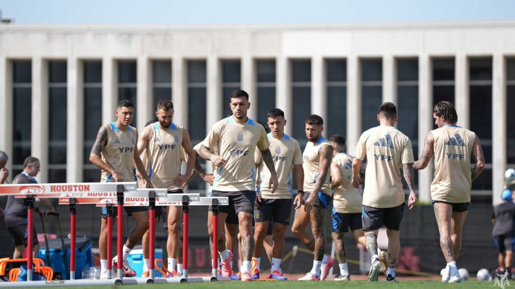 Los 11 de Lionel Scaloni para enfrentar a Paraguay