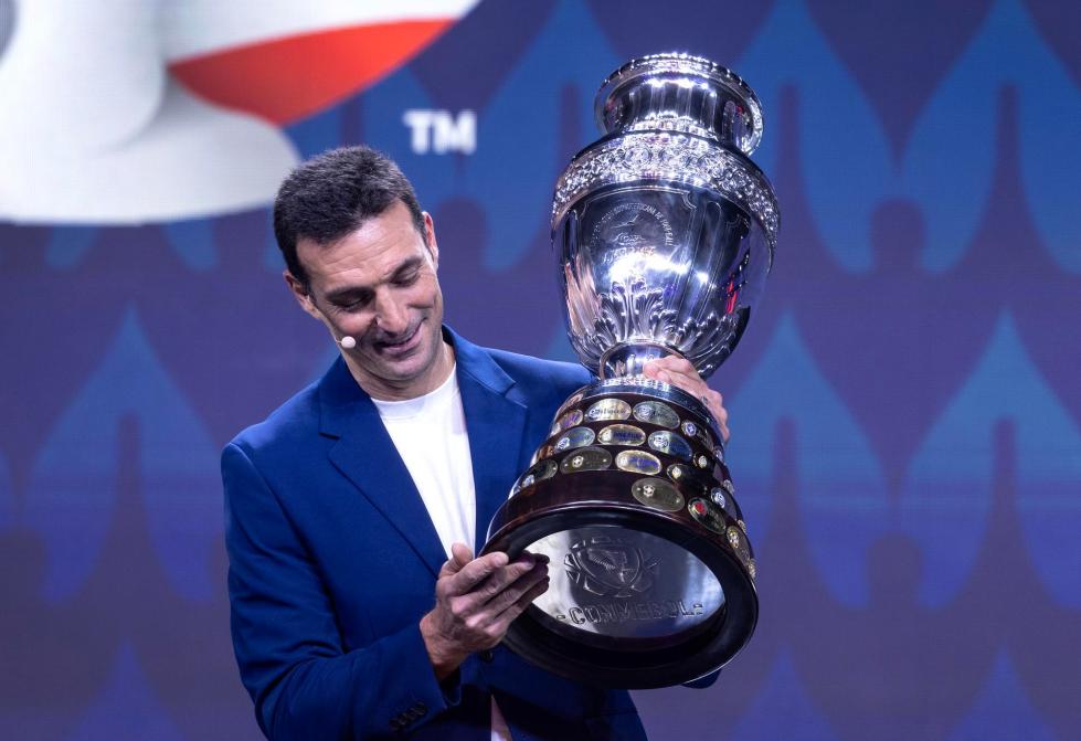 Argentina's national soccer team coach Lionel Sebastian Scaloni holds the CONMEBOL Cup during the Copa America 2024 group stage draw ceremony in Miami, Florida, US, 07 December 2023. EFE-EPA/CRISTOBAL HERRERA-ULASHKEVICH
