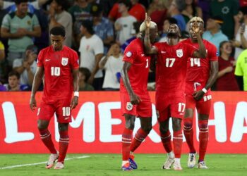 Panama roughs up Bolivia at Copa, advances to knockout stage