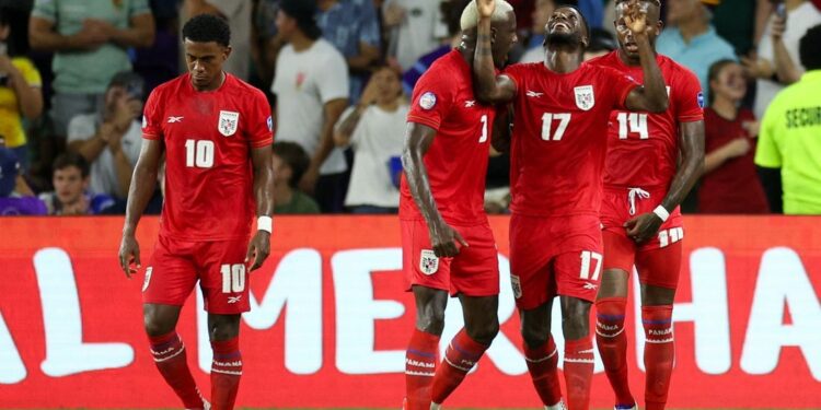 Panama roughs up Bolivia at Copa, advances to knockout stage