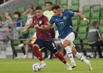 Costa Rica gets pair of early goals, edges Paraguay at Copa