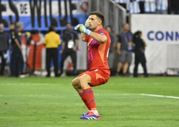 Emiliano MartÃnez saves Argentina after Lionel Messi misses penalty kick in Copa América shootout