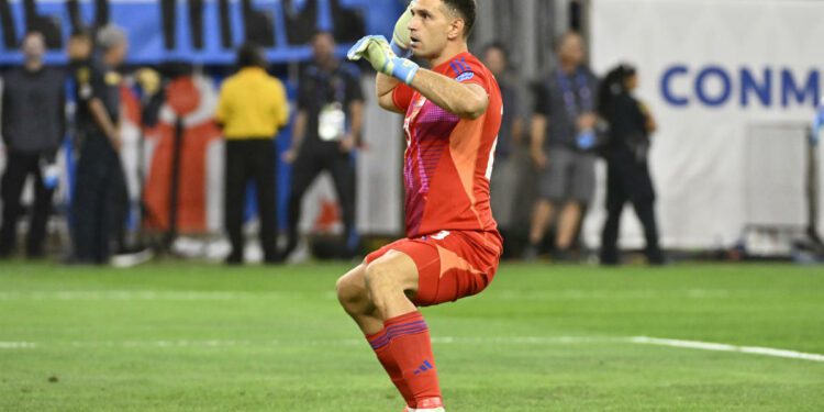 Emiliano Martínez saves Argentina after Lionel Messi misses penalty kick in Copa América shootout