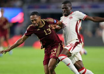 Canada shattered Venezuela's hopes and will face off against Argentina in semifinals