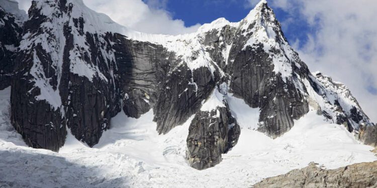 Body of American Climber Buried by Avalanche 22 Years Ago in Peru Found After Ice Melt - NEWSnet