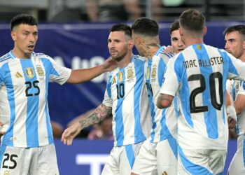 Argentina troll Drake with reference to Kendrick Lamar's brutal diss track after rapper lost $300,000 bet on his native Canada to beat them