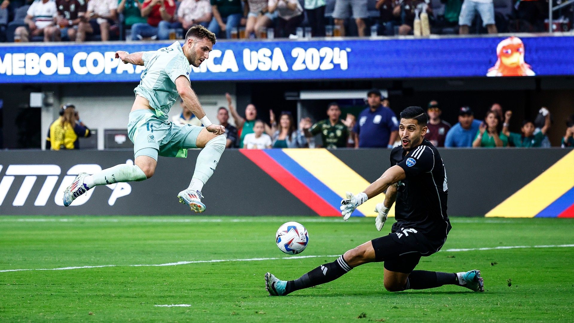 Santi Gimenez Mexico Copa america Venezuela