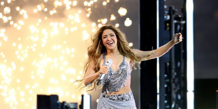 7 electric photos of Shakira’s halftime show during Copa America