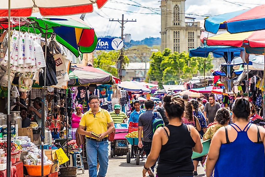 A view of the market on Calle Poniente, in San Salvador, El Salvador. Source: Shutterstock/Chirspictures