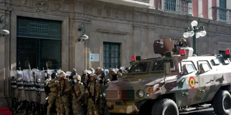 Bolivia service chiefs dropped after coup attempt