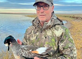 Terry Wieczorek holds an Argentine Widgeon. Wieczorek has hunted waterfowl from Alaska to Argentina.