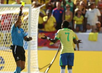 Copa América: Brazil boss slams ref for booking Vinícius Jr.