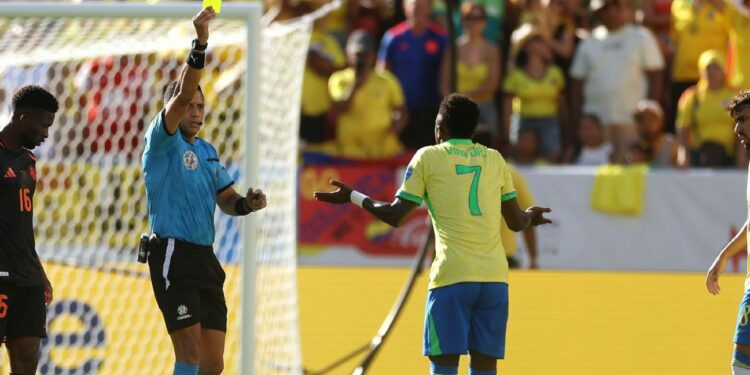 Copa América: Brazil boss slams ref for booking Vinícius Jr.