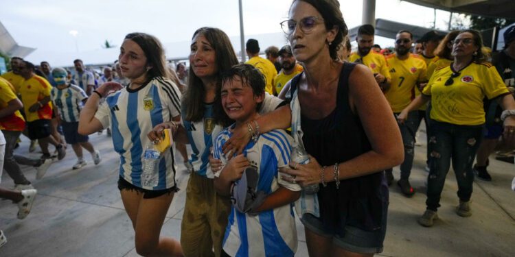 Copa América final chaos: Argentina-Colombia delayed, fans stuck outside after gates breached and closed