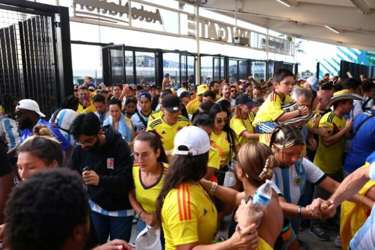 Crowd Chaos As Fans Kept Waiting Outside Copa America…