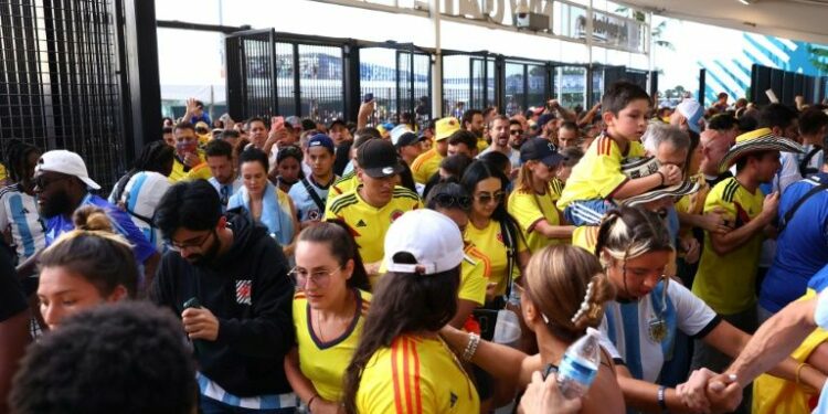 Crowd Chaos As Fans Kept Waiting Outside Copa America…