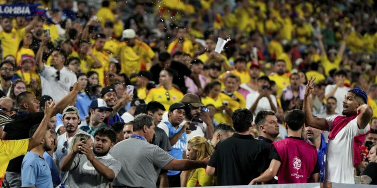 Darwin Núñez, Uruguay teammates enter stands as fans fight after Copa America loss to Colombia
