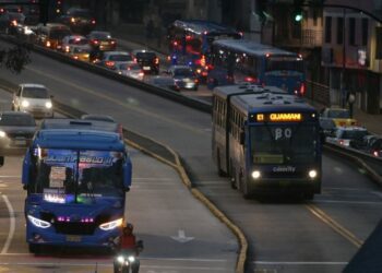 Ecuador hit by nationwide blackout, leaving 17 million in the dark