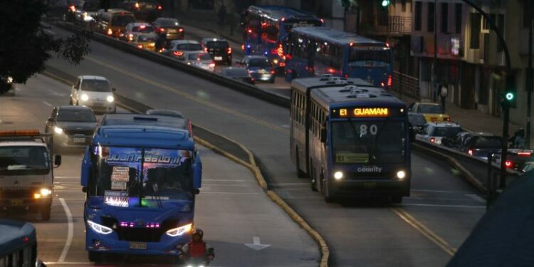 Ecuador hit by nationwide blackout, leaving 17 million in the dark