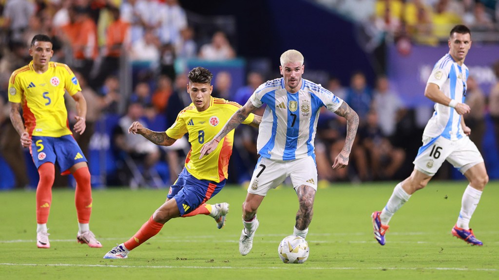 Jorge Carrascal of Colombia battles for possession with Rodrigo De Paul of Argentina during the CONMEBOL Copa America 2024 Final match between Argentina and Colombia at Hard Rock Stadium on July 14, 2024 in Miami Gardens, Florida.