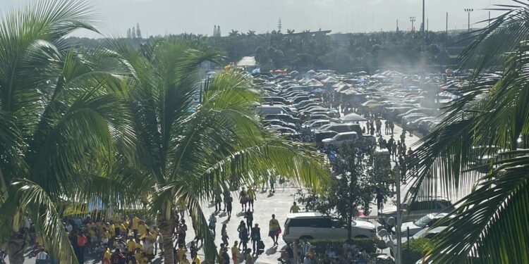 Fans here well ahead of kickoff - The New York Times