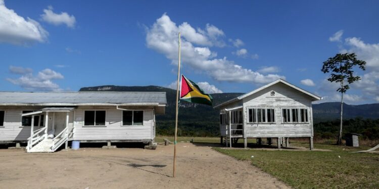 “Gúiana” or “Guíana”: What is the correct way to say Guyana