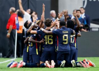 How Hincapie scored Ecuador's opening goal