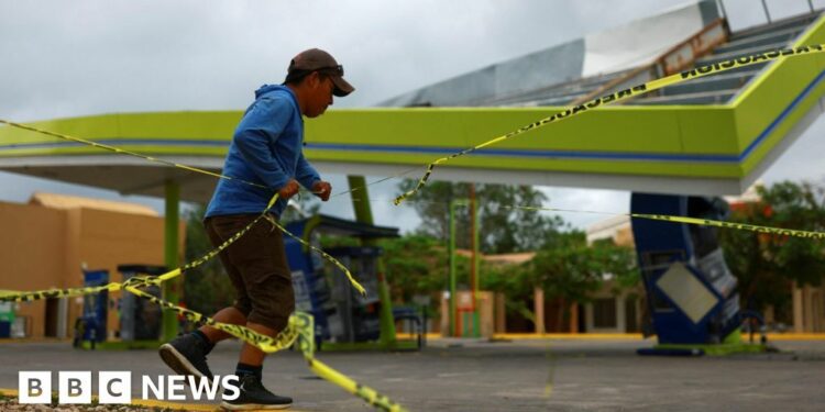 Hurricane Beryl batters Mexico's Yucatán Peninsula