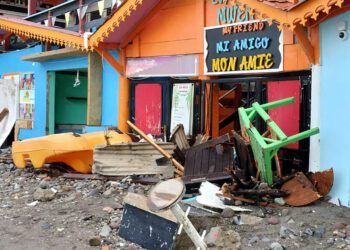 Hurricane Beryl leaves trail of devastation in southeast Caribbean islands: "The situation is grim"