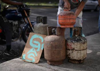 In gas-rich Venezuela, next president faces problem of producing it