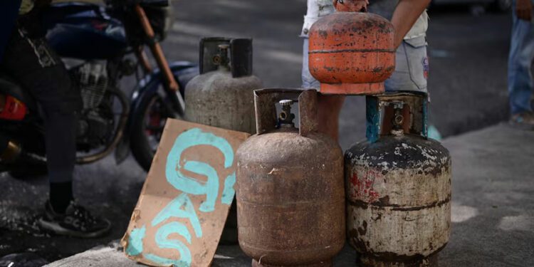 In gas-rich Venezuela, next president faces problem of producing it