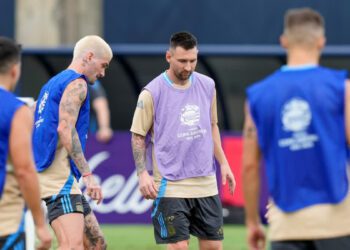 Argentina will be taking on Colombia in the Copa America final at the Hard Rock Stadium in Miami Gardens on Sunday. Captain Lionel Messi would want lead his side to it's record 16th Copa America Trophy while Colombia, who are coming in the final on the back of 28-game unbeaten streak, clinch their first title after 2001.